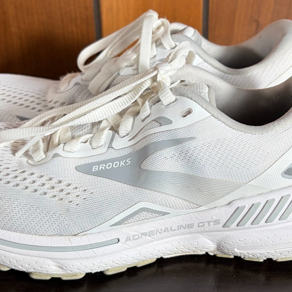 Brooks Adrenaline GTS 23 White Oyster Womens Running Shoes - Sz 7 - GUC - Picture 2 of 9